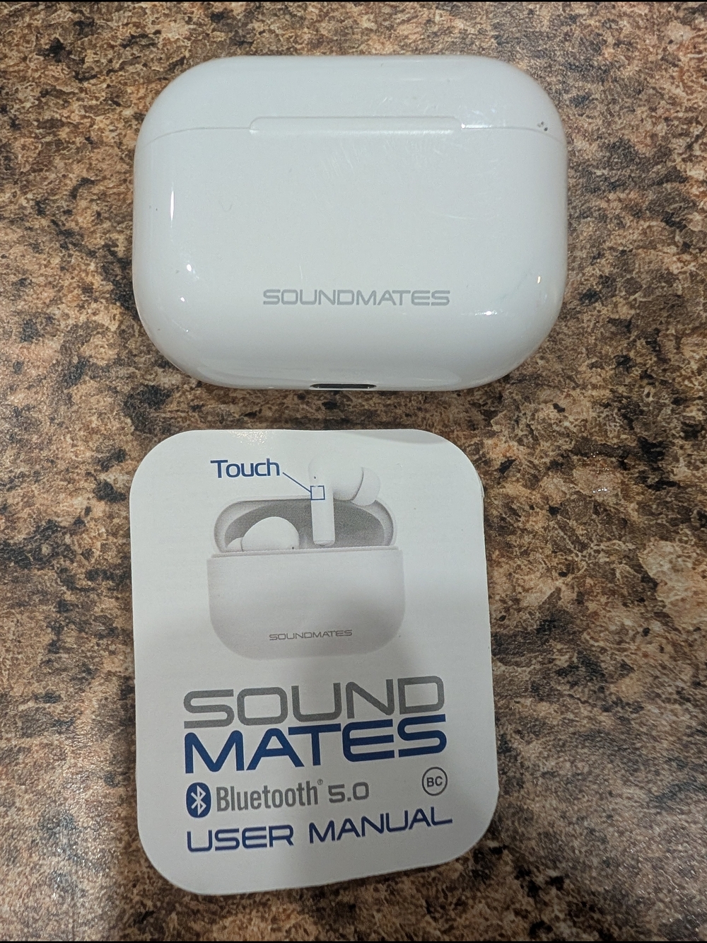 New - SOUNDMATES Wireless Earbuds And  Charging Case - White